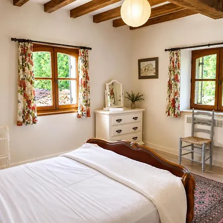 3 Bedroom In The Grounds Of A Chateau Ferienhaus Saint-Paul-Lizonne