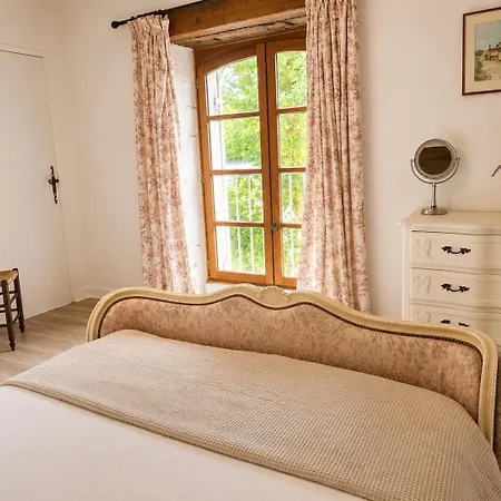 3 Bedroom In The Grounds Of A Chateau
